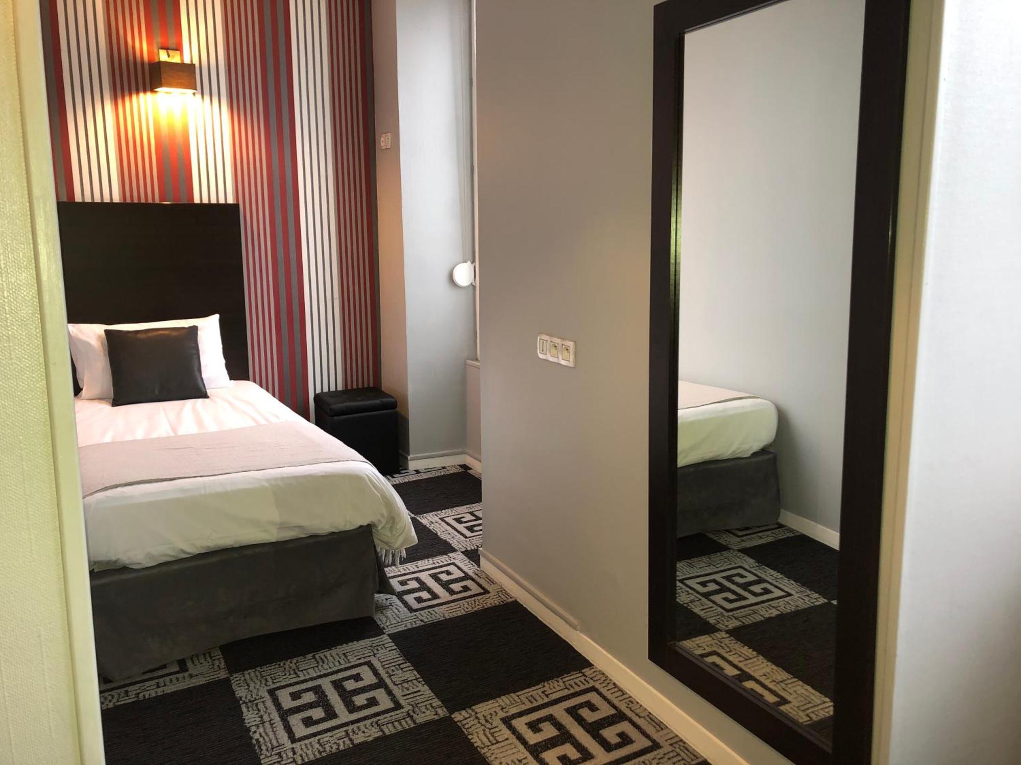Hotel Le Charleston Le Mans Ngoại thất bức ảnh